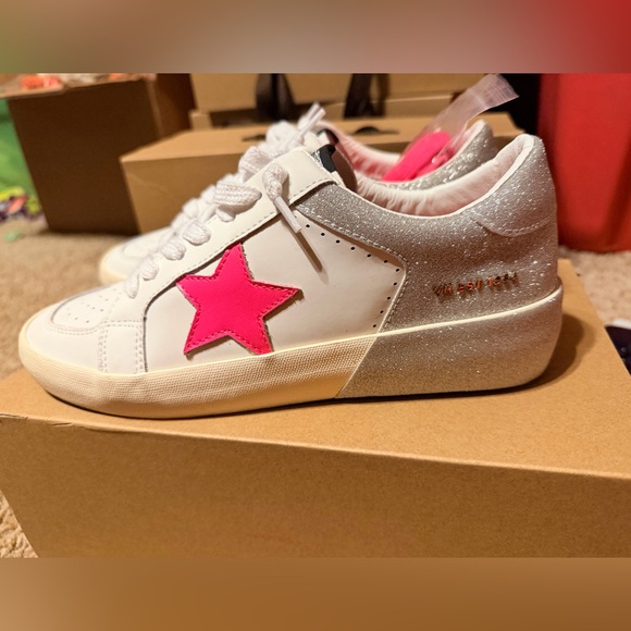 Vintage Havana The 🌎’s Show White and Pink Star Sneakers - Picture 3 of 5